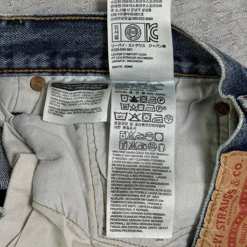 Levi's 501 Original Fit Men Jeans 44x32 Button Fly Straight Leg Light Wash Denim